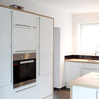 Küchen-Hochschränke in weiß
